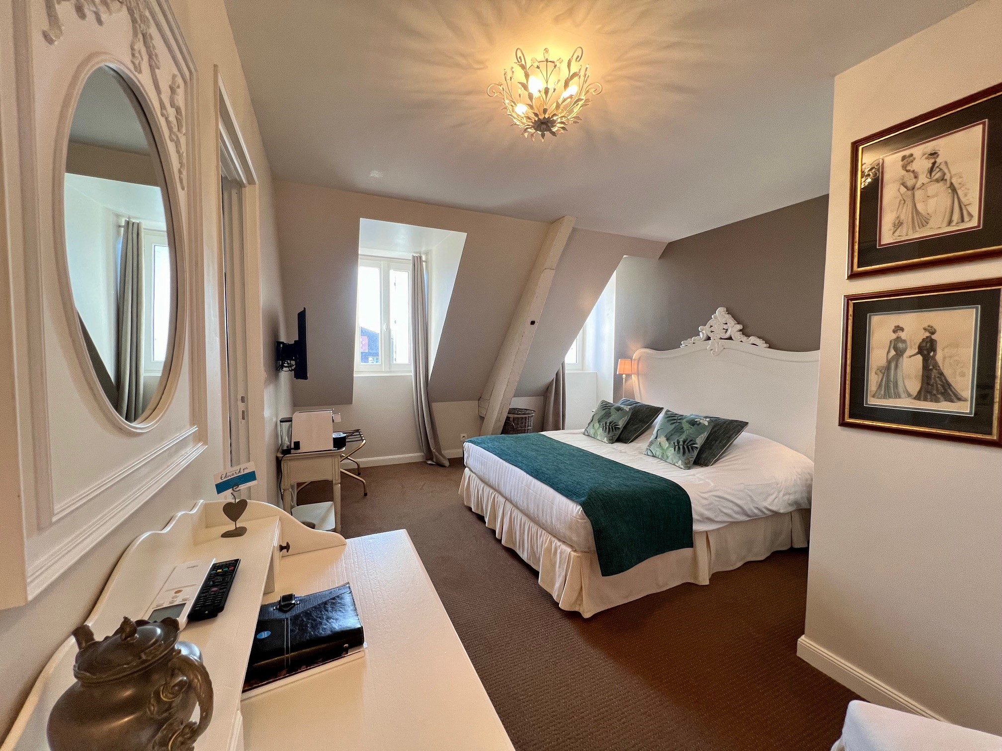 8 - Chambre De Luxe double mansardée